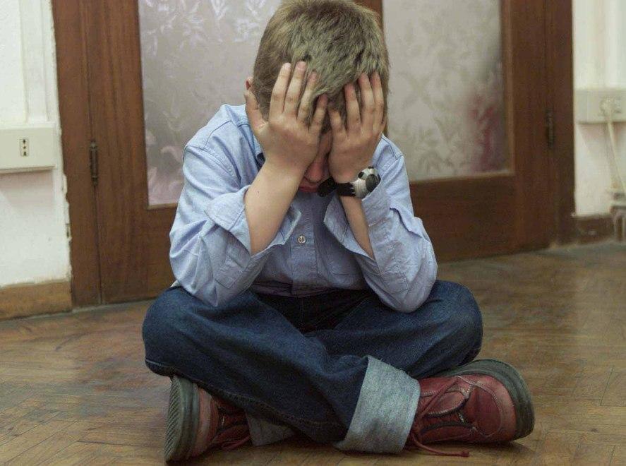 Violenza sessuale e maltrattamenti sul figlio. Padre e madre condannati a 11 e 8 anni 