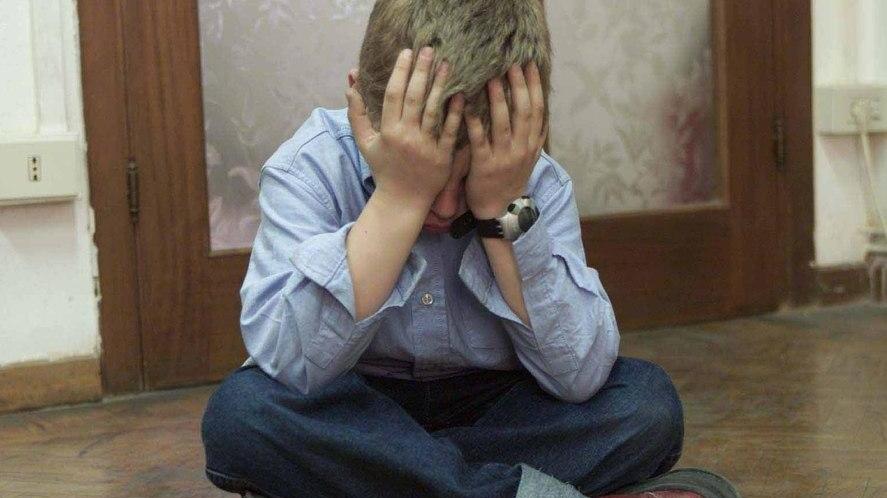 Violenza sessuale e maltrattamenti sul figlio. Padre e madre condannati a 11 e 8 anni