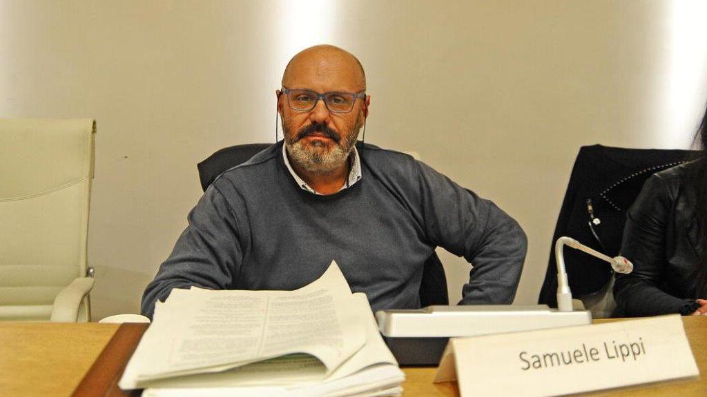 Il sindaco di Cecina sbarca su Tik Tok: «Per ascoltare i giovani e i loro sogni. Oggi sono sfiduciati»