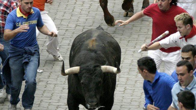 Spagna: uomo muore incornato durante festa dei tori