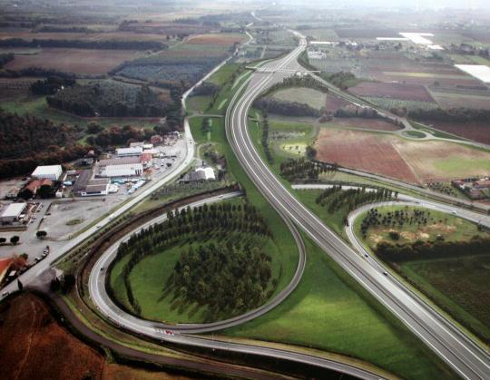 Un'immagine del casello di Cecina della Tirrenica, presentato da Sat nel 2009
