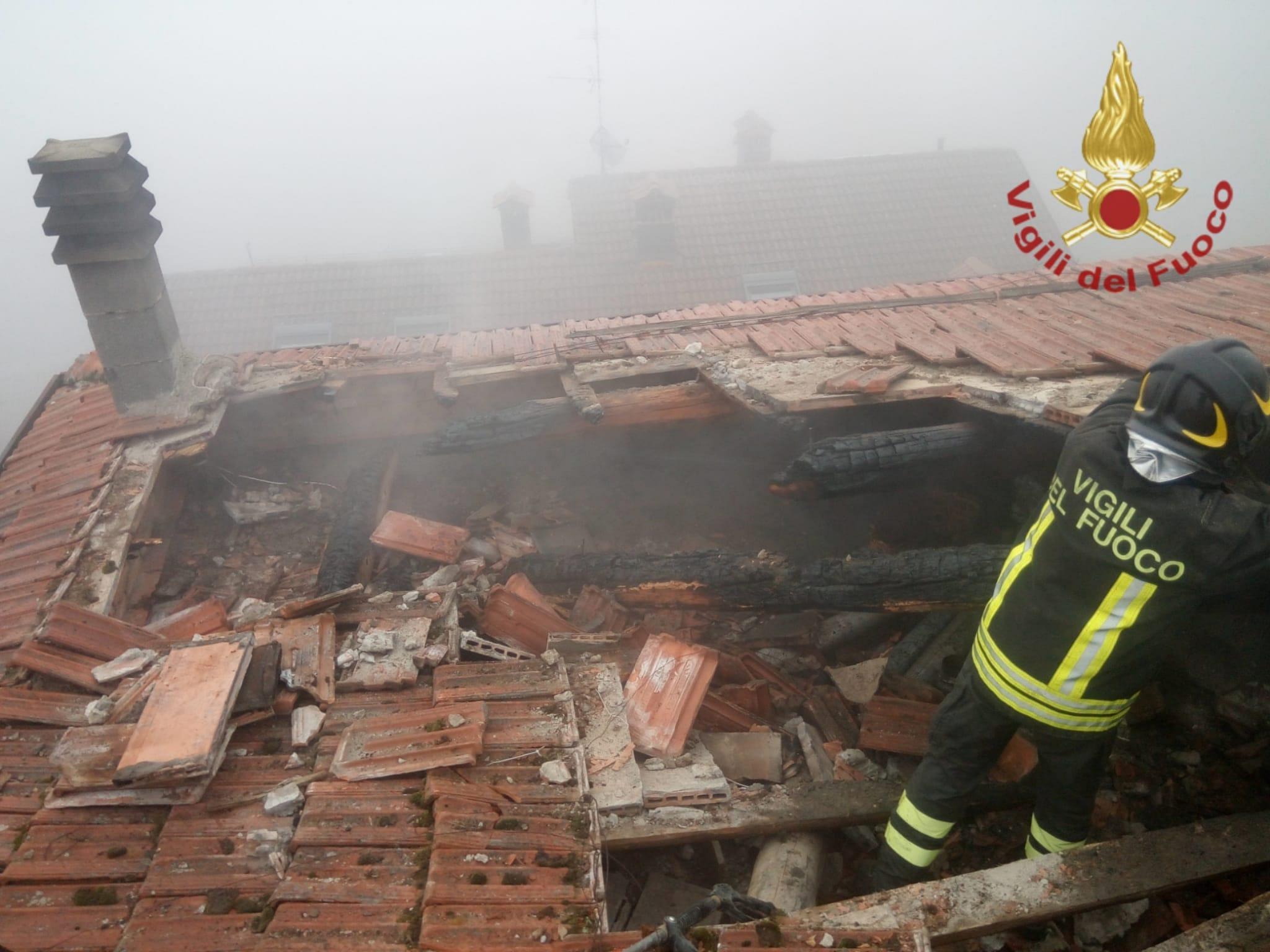 I vigili del fuoco in azione a Cervarezza