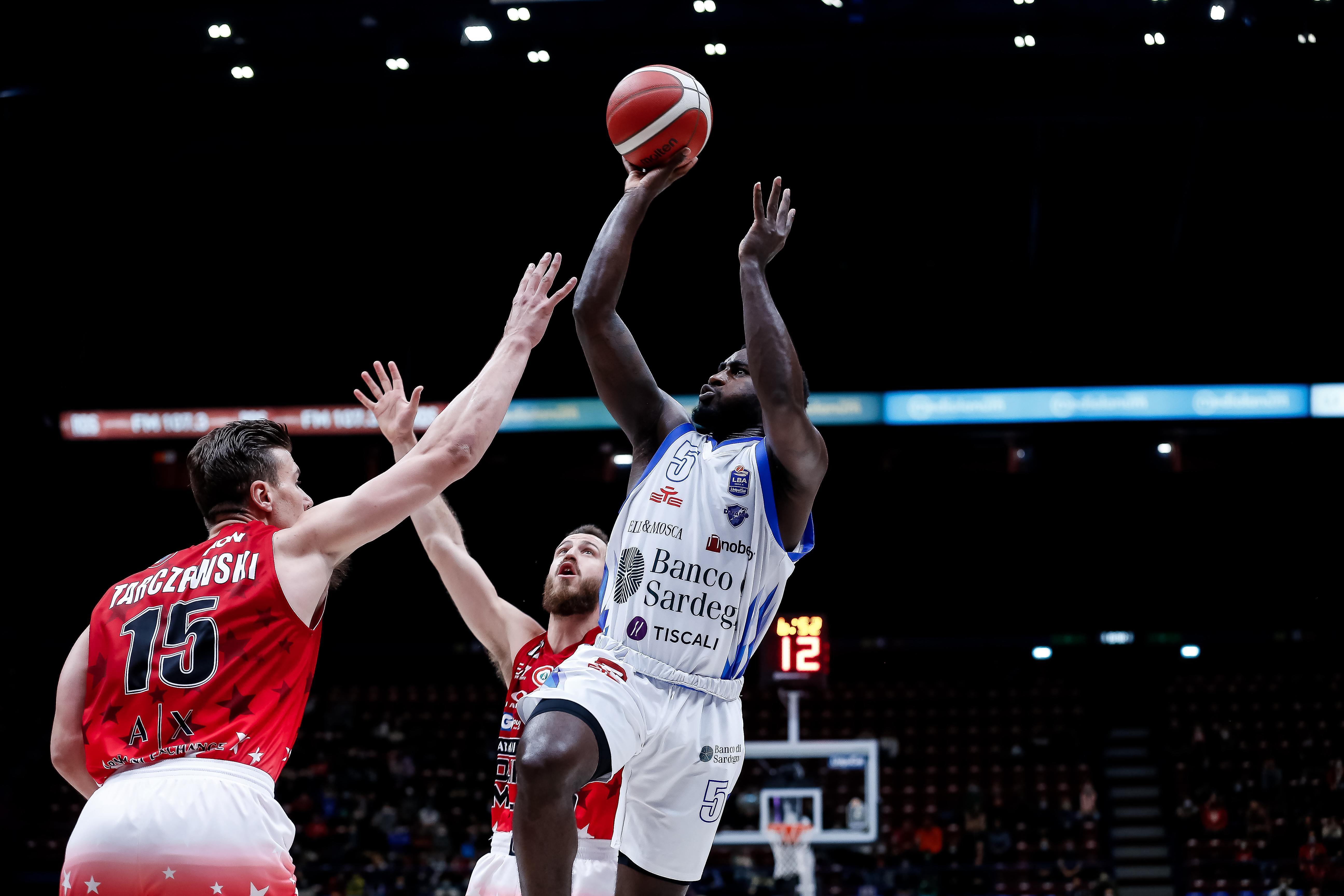 Basket, la Dinamo non regge l'urto dell'Olimpia Milano