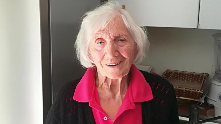 Erminia, 102 anni: «Però non li sento e nella mia dieta non manca mai un bicchiere di rosso»