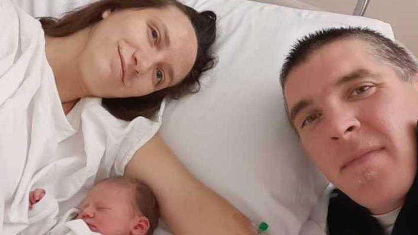 Noemi Elora con mamma e papà