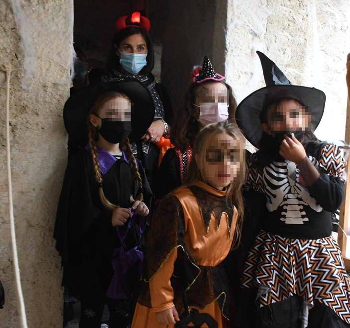 In centinaia in coda Halloween al castello parte con il botto e fa il tutto esaurito