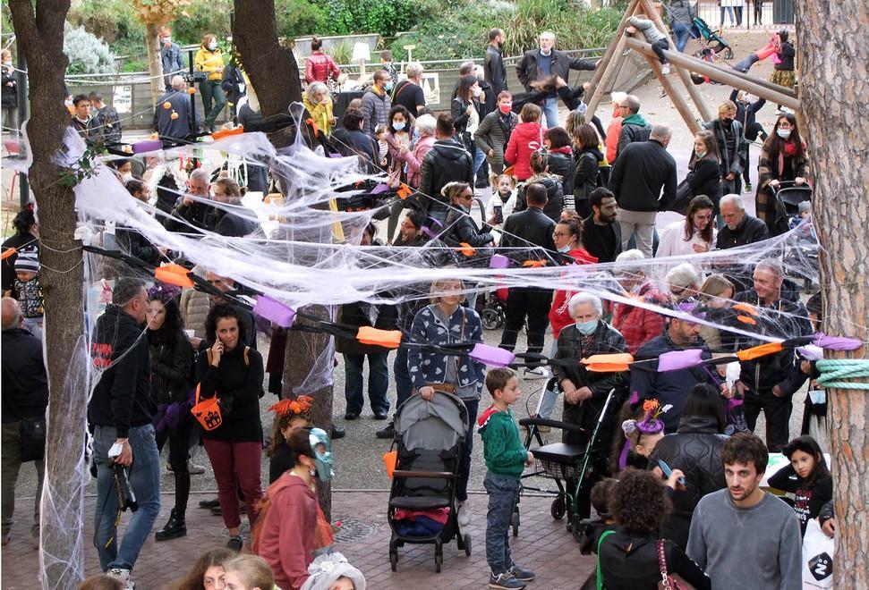 Zombie, lupi mannari, mummie e vampiri a spasso per la città