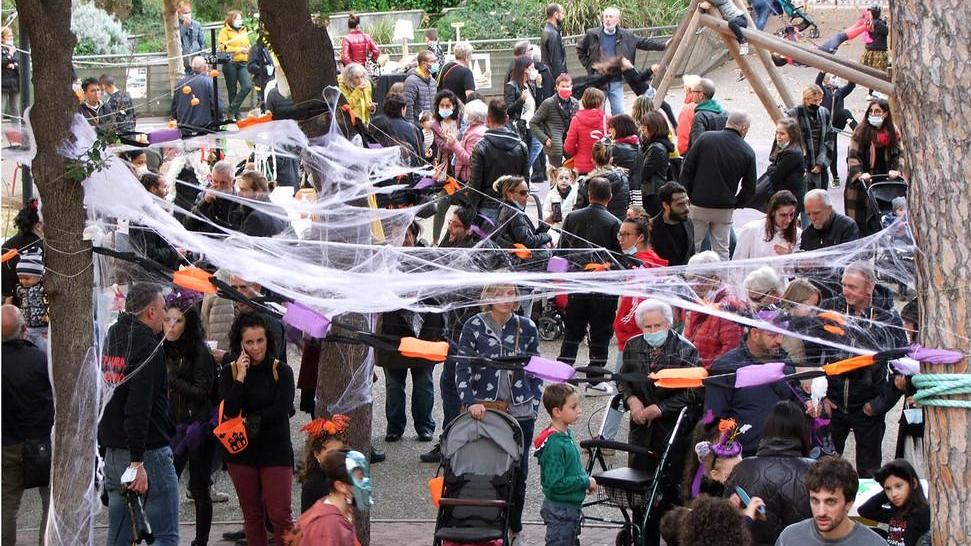 Zombie, lupi mannari, mummie e vampiri a spasso per la città