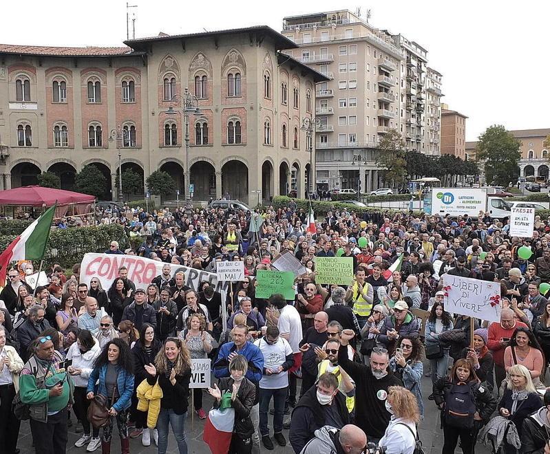 «Non siamo complottisti e odiamo la violenza» 