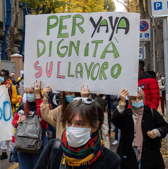 Dal Pd a Sinistra Italiana E al centro del corteo anche 2 leader sindacali