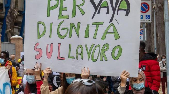 Dal Pd a Sinistra Italiana E al centro del corteo anche 2 leader sindacali