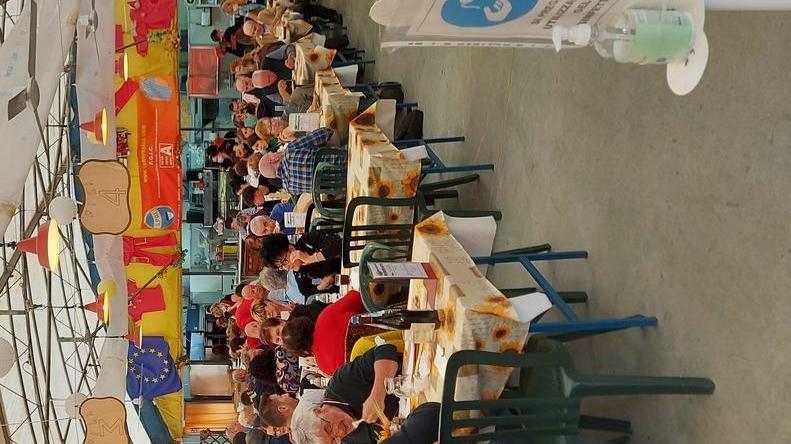 Allo stand della sagra servite 220 salamine