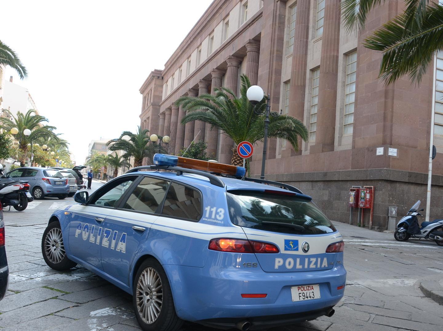 Furgone rubato in cortile, denunciato 