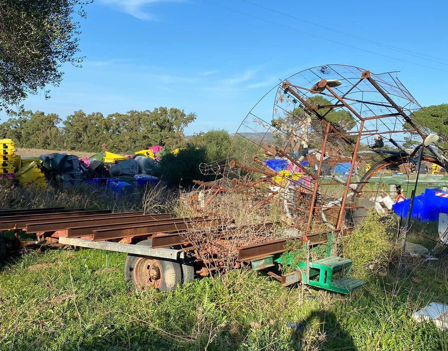 Arzachena, raid vandalico sui carri allegorici 