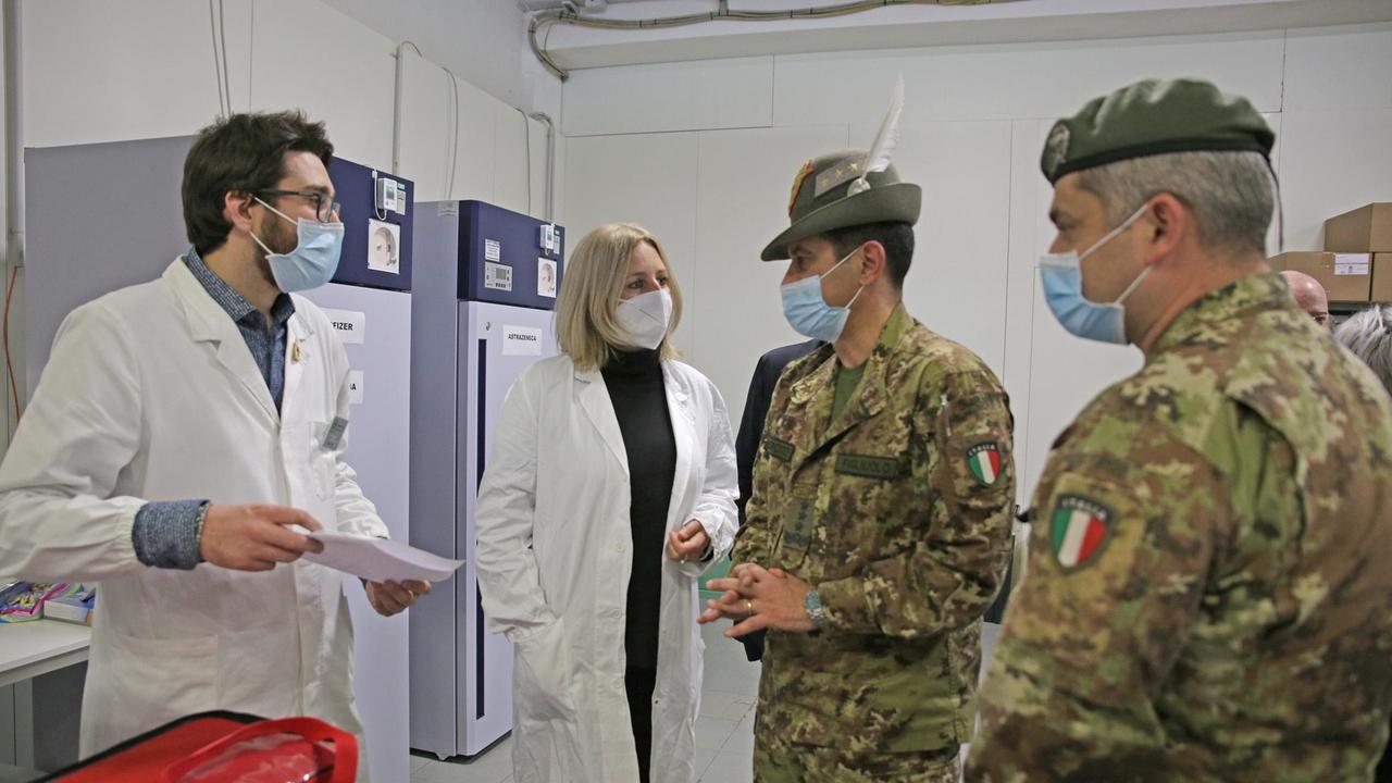 Ferrara, i militari lasciano l’hub dopo 237 giorni