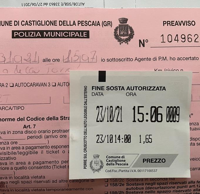 La multa e il ticket del turista che ci ha inviato la segnalazione