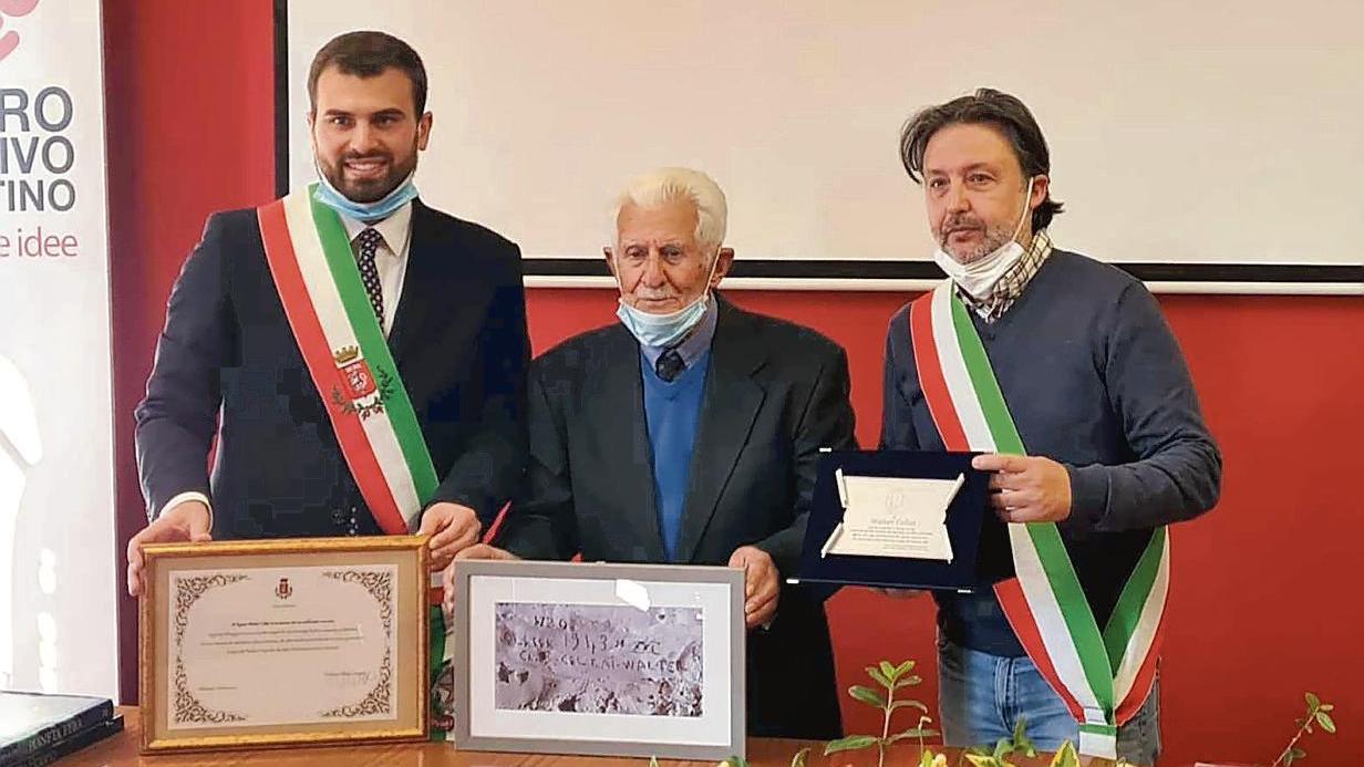 Da sinistra il sindaco di Bibbiena Bagnoli con Walter Cellai e Montagna, sindaco di Capoliveri