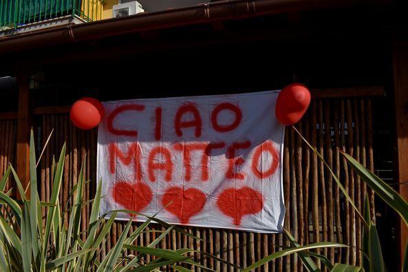 Morto a 40 anni, la famiglia: «Massarosa ci ha fatto sentire il suo amore per il nostro Matteino» 