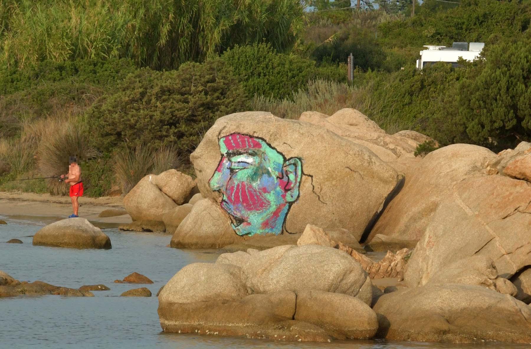 Gli scogli sfregiati tra Bunte e Marina Maria