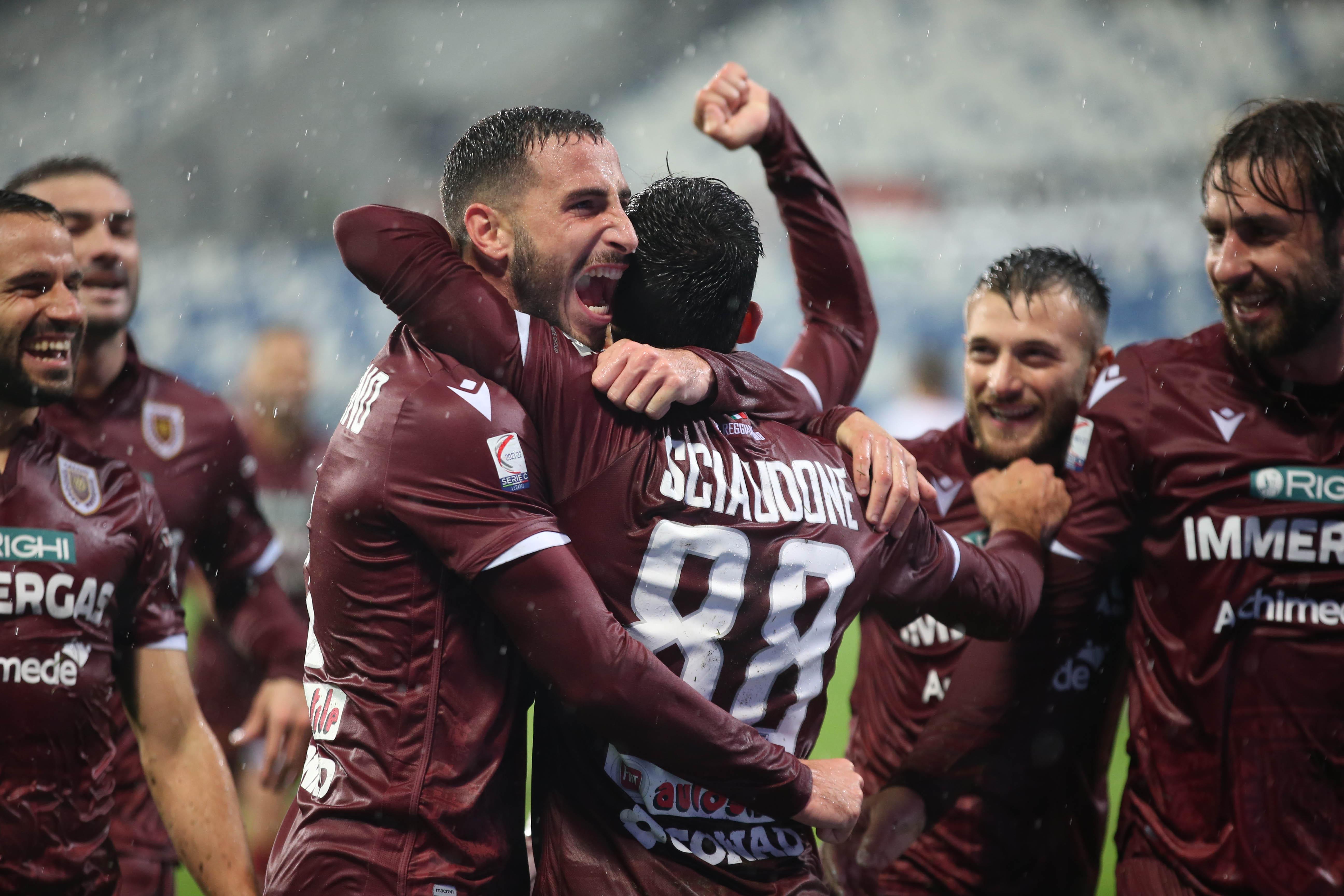 La Reggiana fa festa sotto la pioggia e torna in fuga