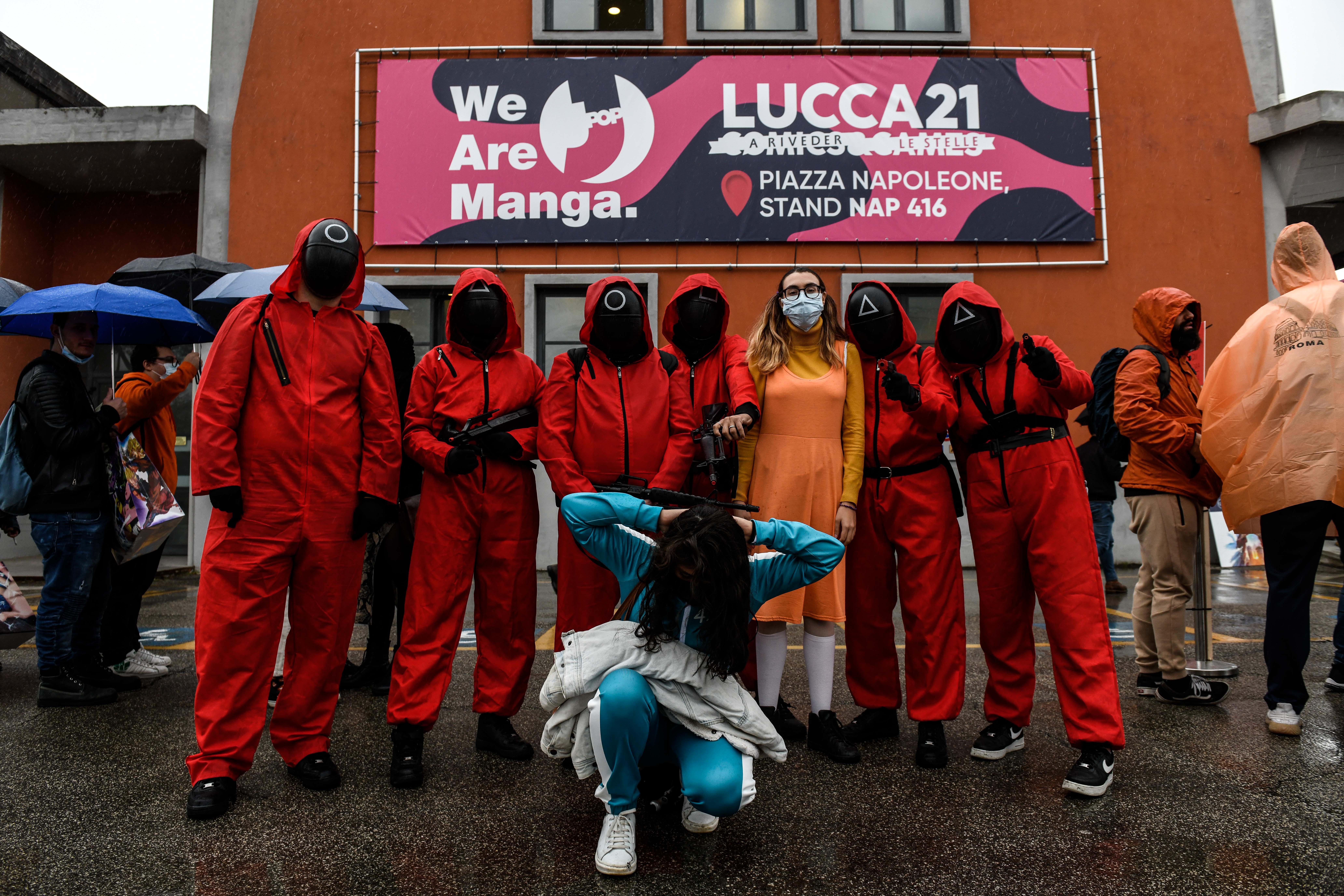 "Lucca Comics più forti della pioggia": già dalla mattina in 4mila alla stazione 