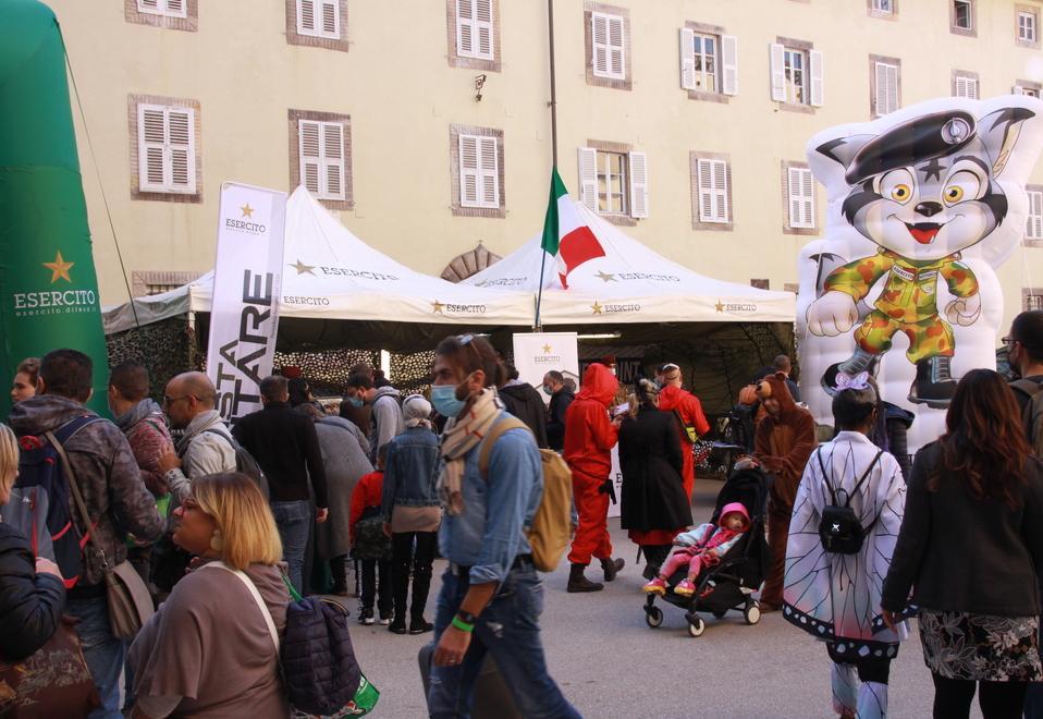 Alla guida (virtuale) del Flyer nello stand dell’esercito italiano