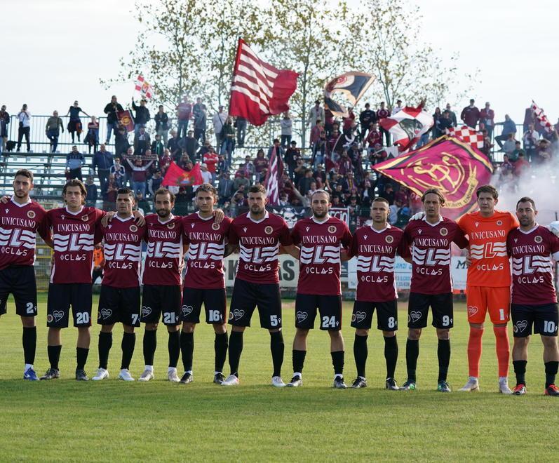 Il fiume amaranto invade Santa Croce In 800 tra gran tifo, sofferenza e abbracci