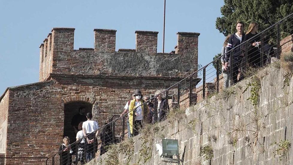 Quasi 1.900 visitatori sulle mura mai così tanti dopo la riapertura