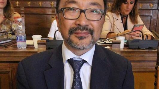 La firma dalla Cina non arriva e il funerale non si può fare
