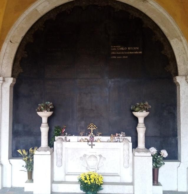 Il “famedio” del cimitero «in condizioni vergognose»