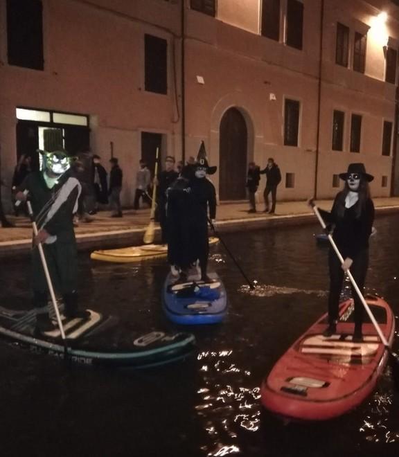Sgarabusen fa ancora centro e riempie di horror la laguna 