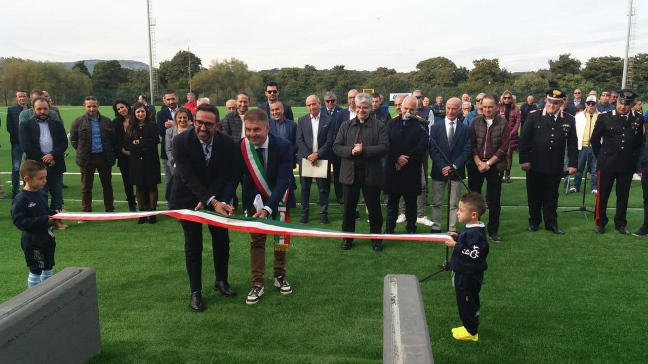 Monti in festa per il campo sportivo