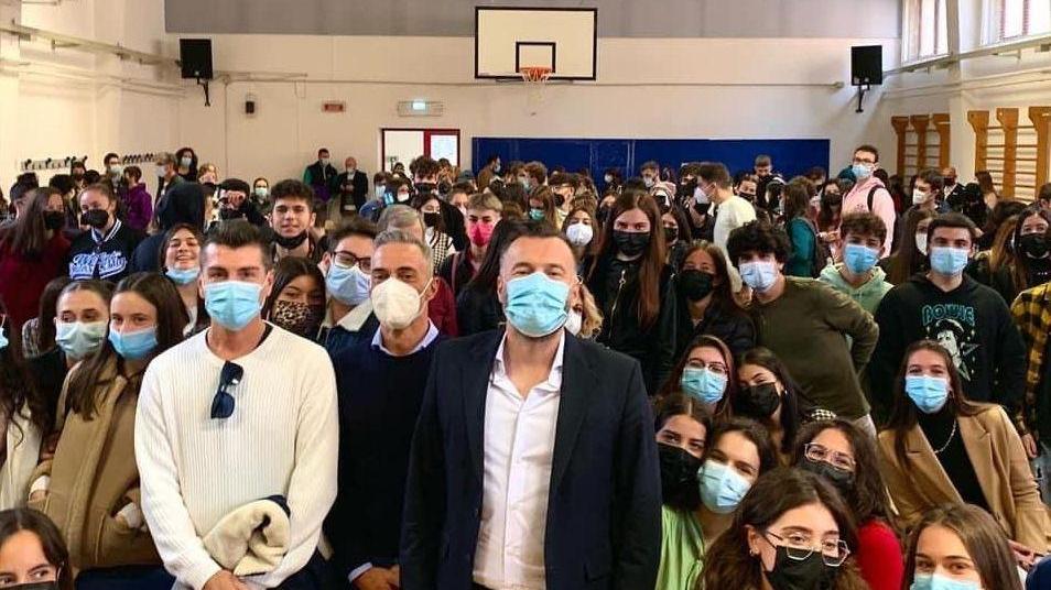 Zan al liceo di Oristano, è scontro politico