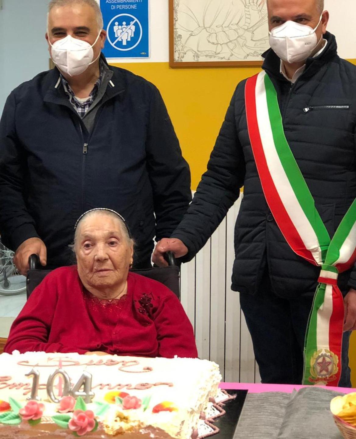 «Sono Papa Francesco tanti auguri per i 104 anni» 
