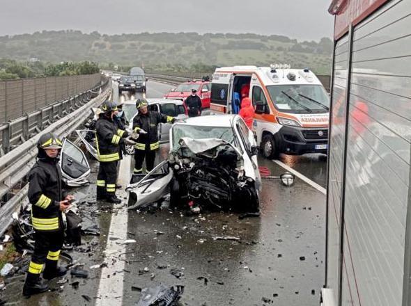 Frontale sotto il diluvio Un morto e 3 feriti sulla 125 