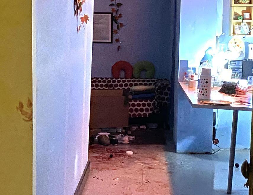 Un interno dell’abitazione in cui è stata aggredita la donna