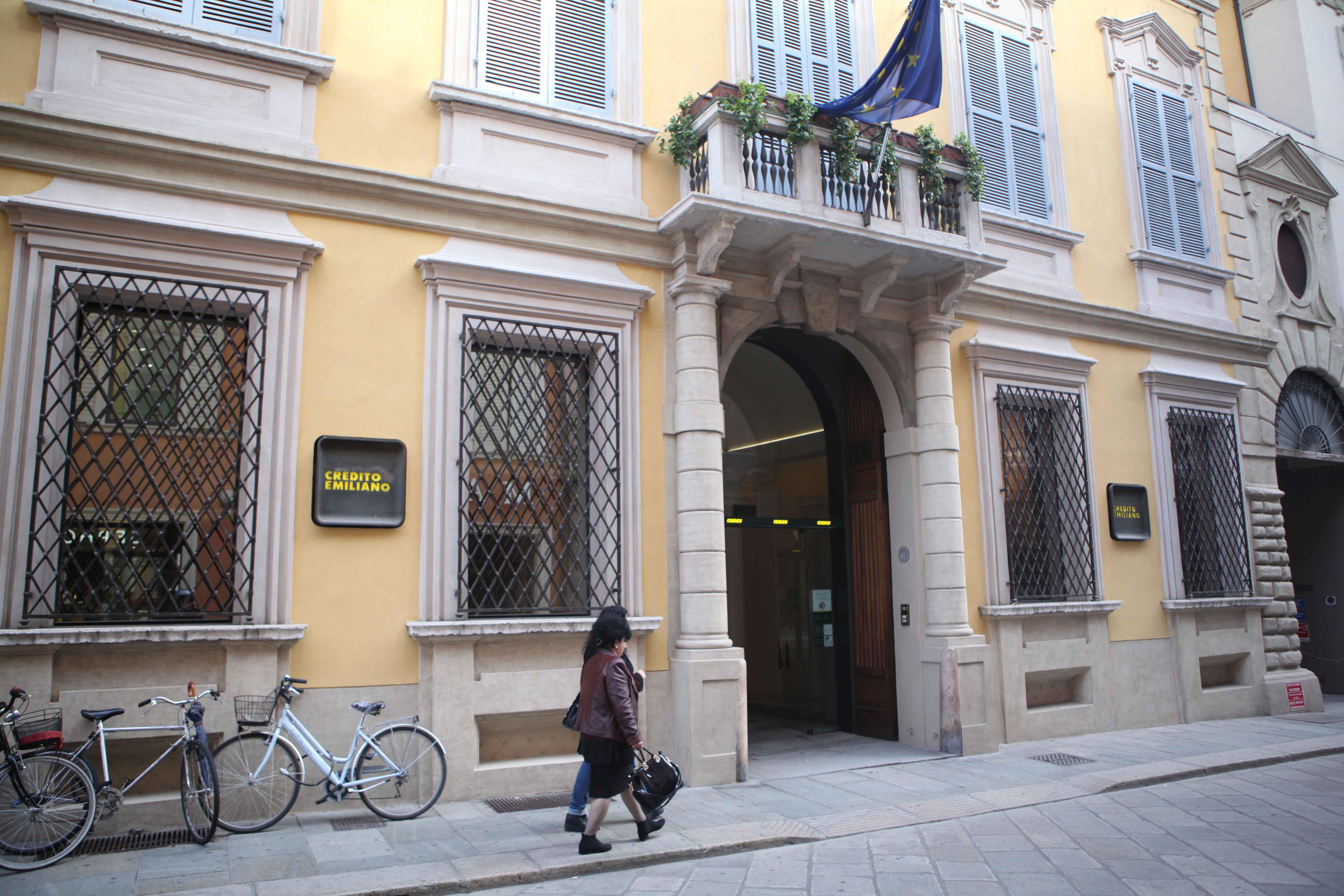 La sede a Reggio Emilia di Credem, che ha assobito Caricento