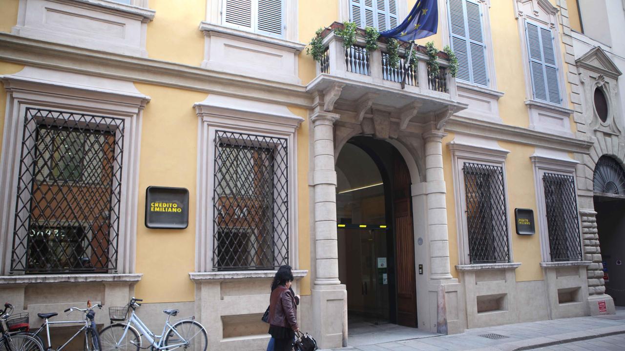 La sede a Reggio Emilia di Credem, che ha assobito Caricento