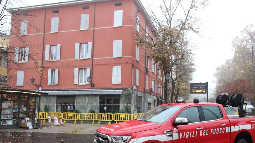 Reggio Emilia, trave portante si spezza nella notte. Evacuate 16 persone, fra loro due bambini