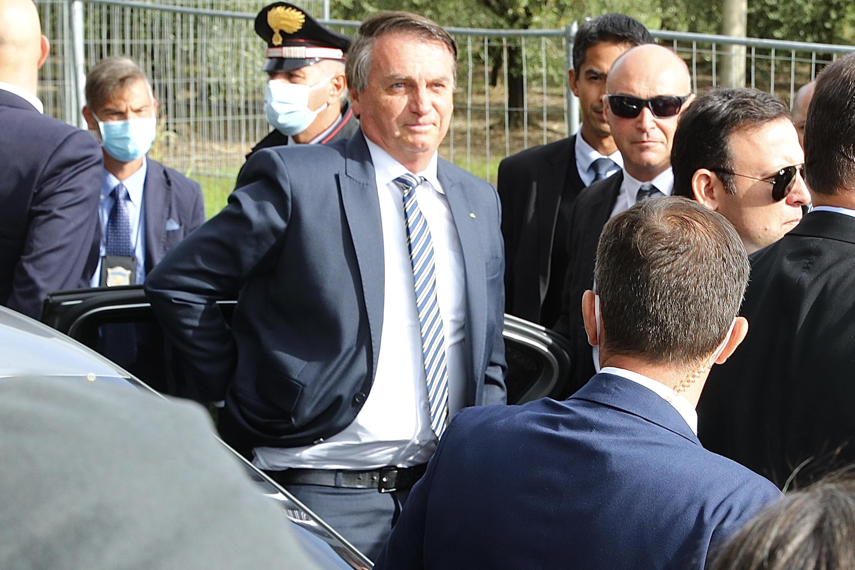 Bolsonaro a San Rocco, visita blindata per il presidente brasiliano. Salvini: "Non capisco le polemiche" - Video  