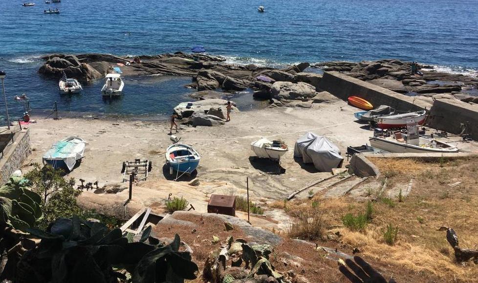 Il porticciolo del Caloncino, ovvero il porto che non c’è: il Tar ha rilevato che non è mai stata data un’autorizzazione e che l’area appartiene di diritto all’hotel Stella