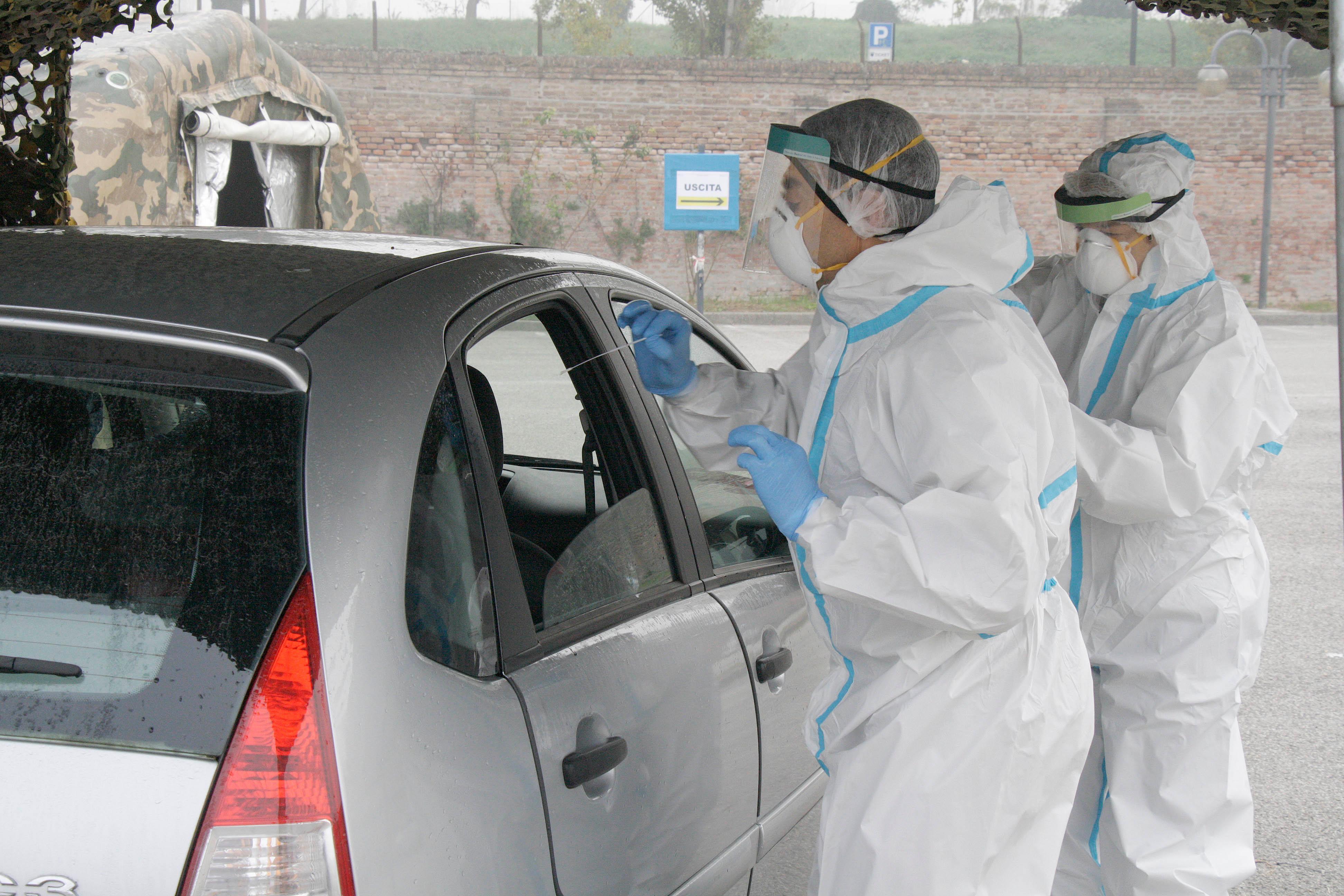 Un tampone al drive in di San Rocco