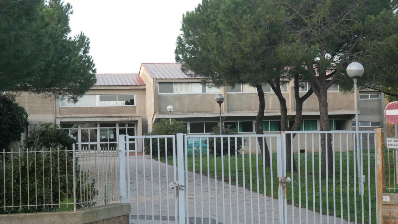 Uno dei plessi del comprensivo Don Milani di Neghelli (foto Enzo Russo)