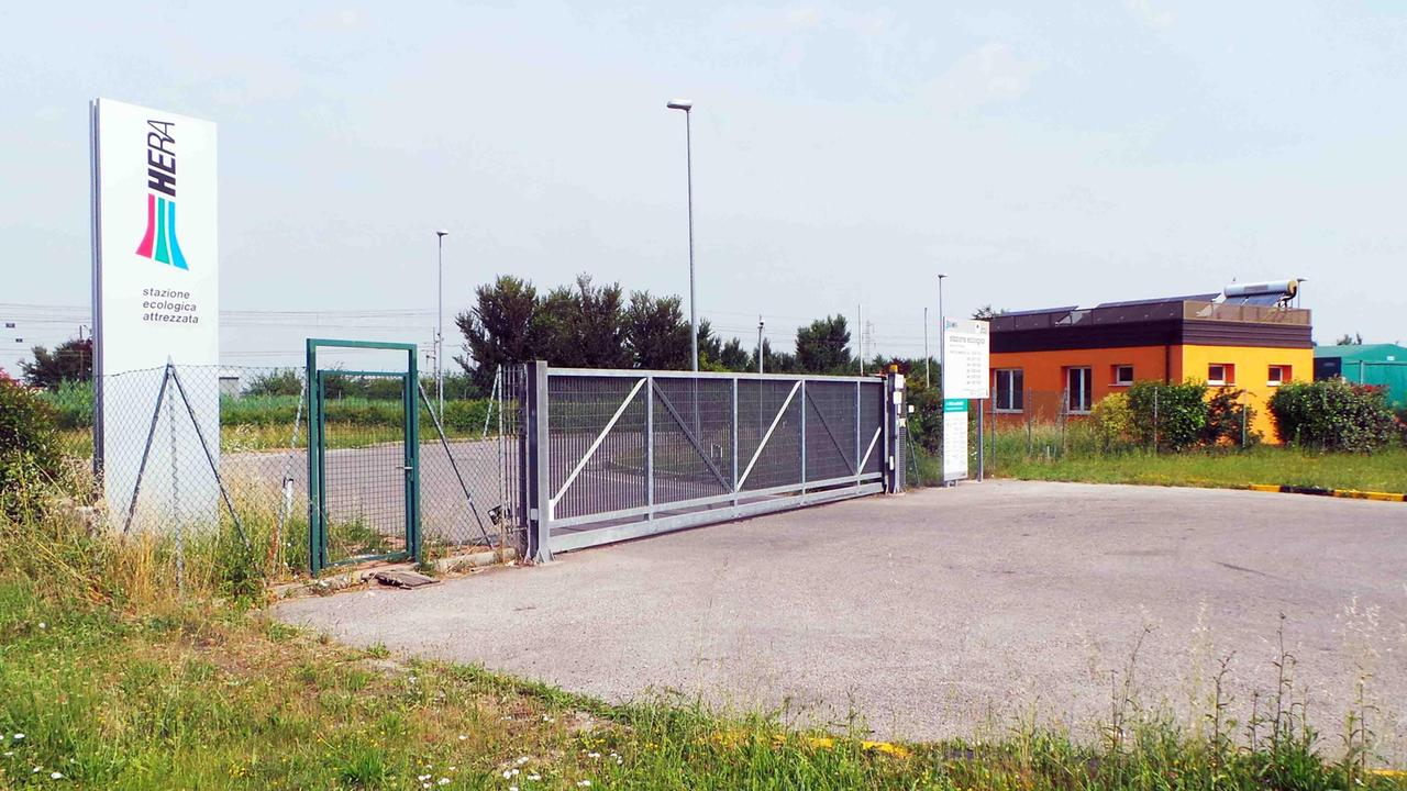 La stazione ecologica Hera di via Ferraresi