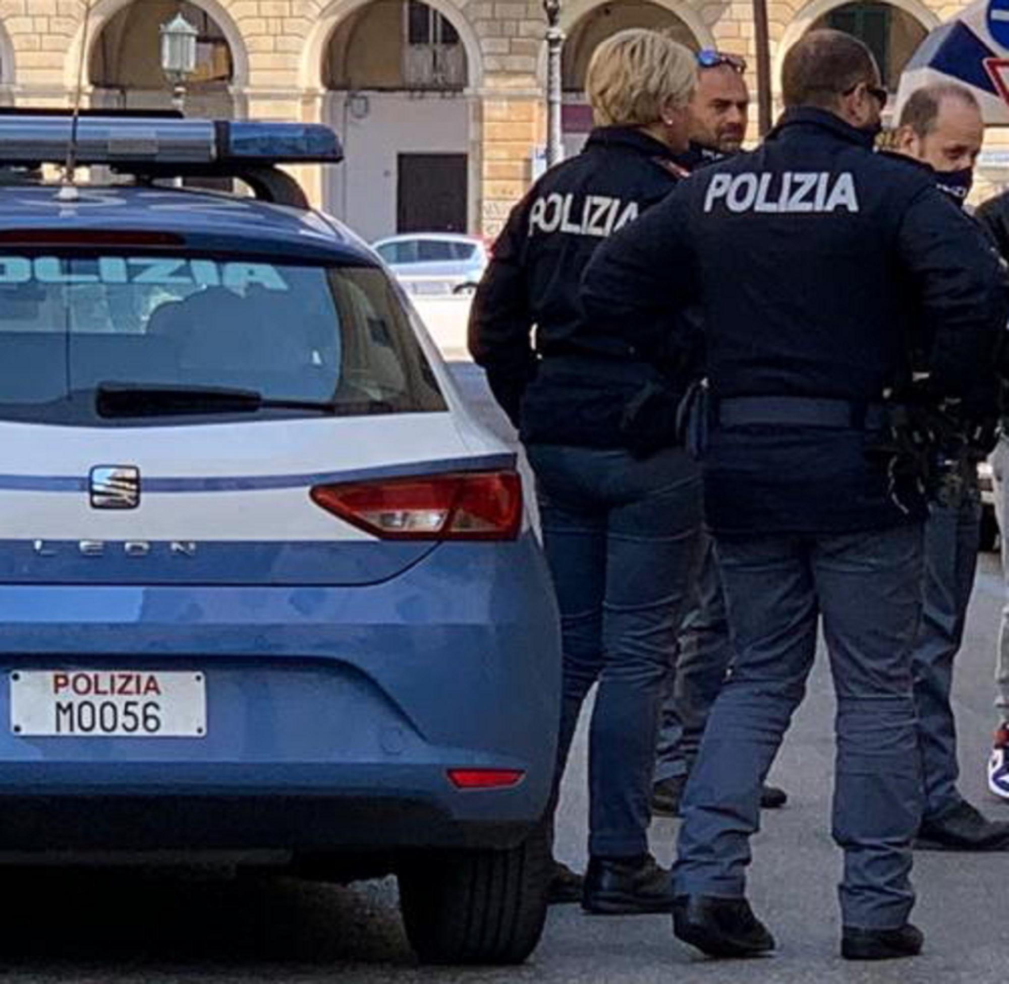 La polizia in via Buontalenti