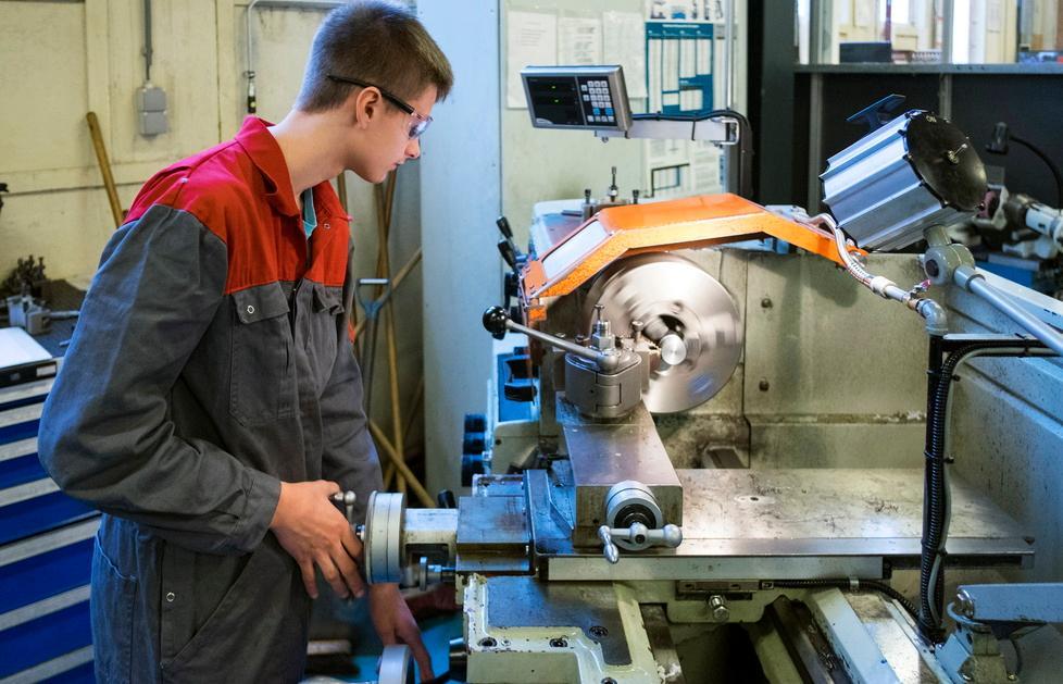 Studenti-lavoratori già alle superiori grazie all’alleanza tra scuole e aziende 