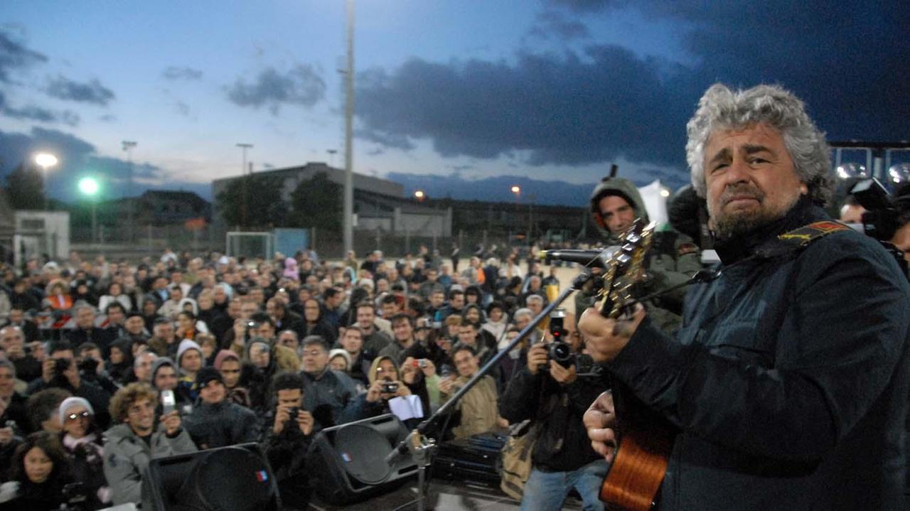 Beppe Grillo al campo sportivo di Decimoputzu il 9 novembre 2007