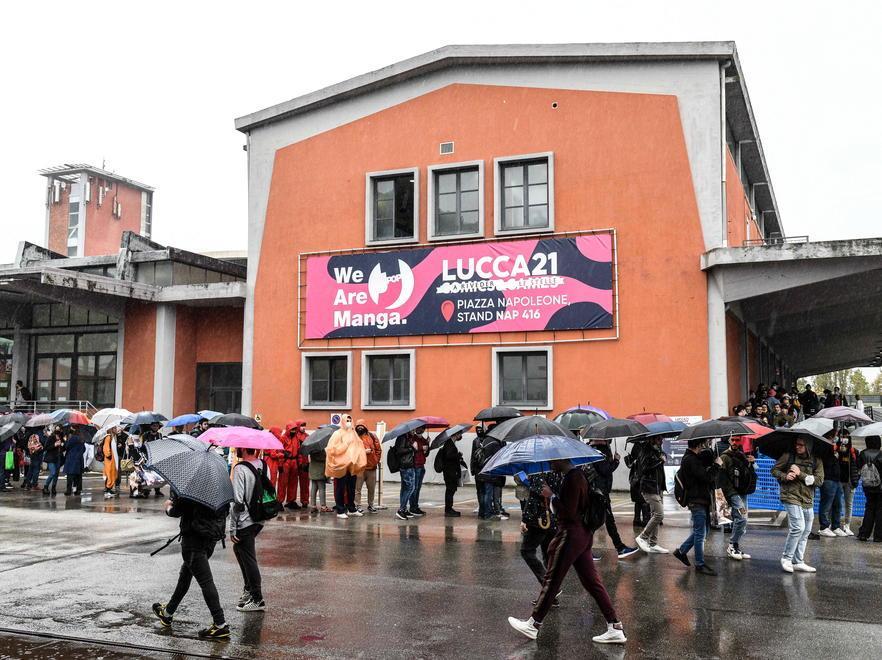 Lucca Comics, impazza la “Japan mania” Un’ora in fila sotto la pioggia per entrare 