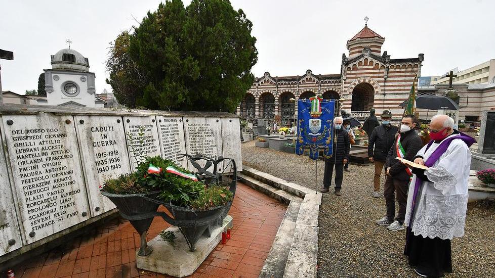 Deposta una corona per i caduti in guerra