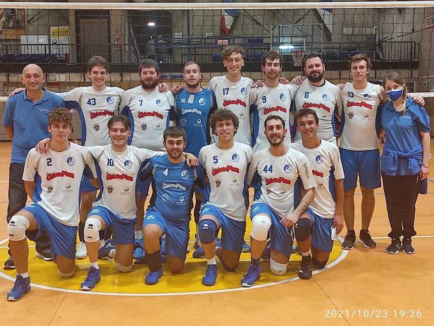 A braccia alzate al tie-break Pallavolo Rosignano vola nel derby col Torretta